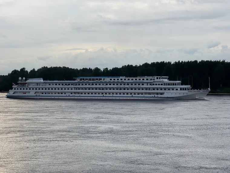 Вечерний сплав по пригородной Неве