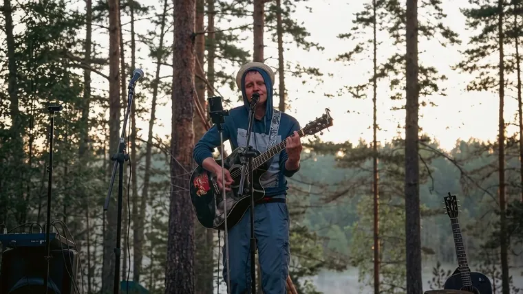 Guitar Camping